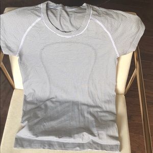 lululemon tee